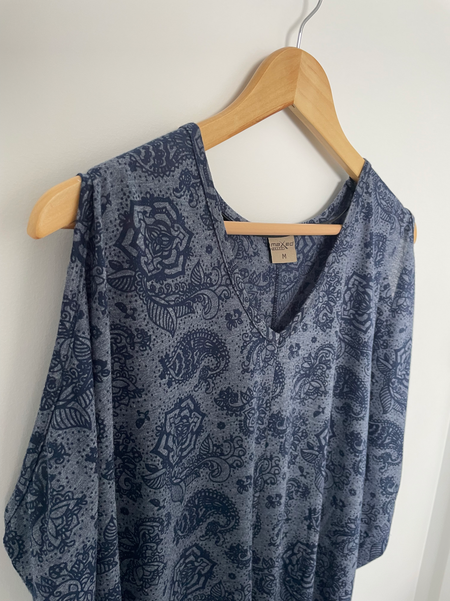 MAXED TERRAIN | Blue Floral Long Flowy Blouse | Size Medium